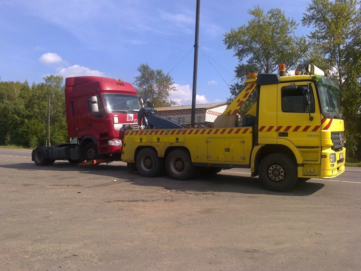 Грузовой эвакуатор Mercedes-Benz Atego в аренду Тюмени круглосуточно -  низкая цена